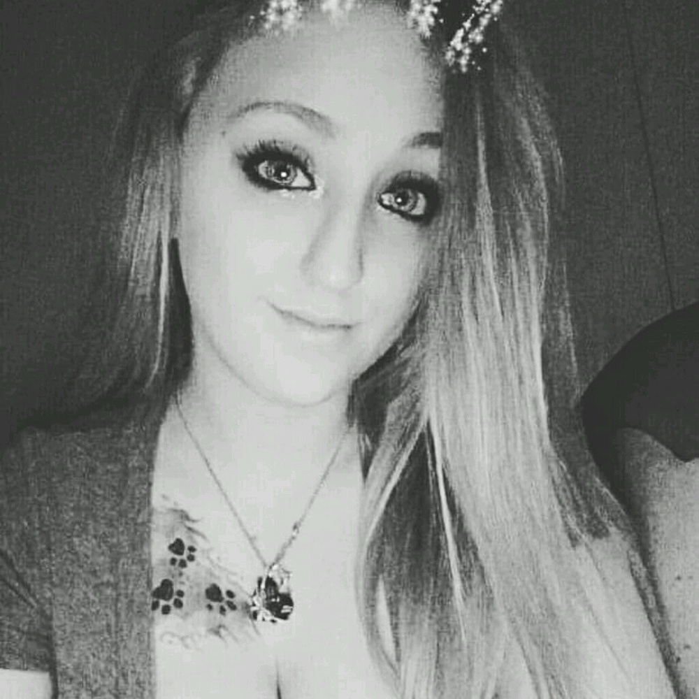 Meet your Posher, Cassandra